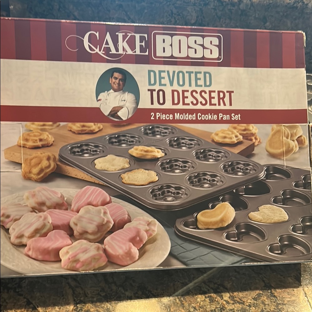 Cake Boss 2 Piece Molded Cookie Pan Set NWT
